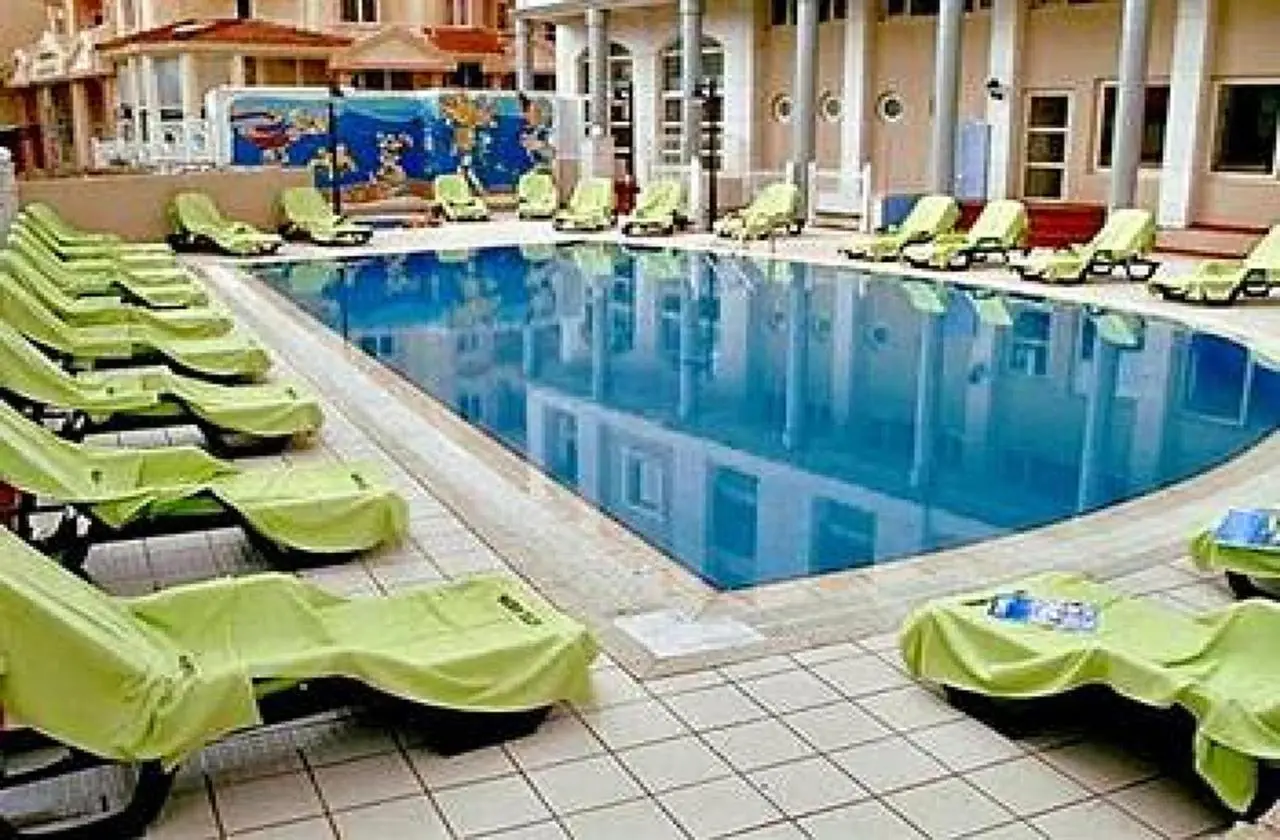 Almena Hotel