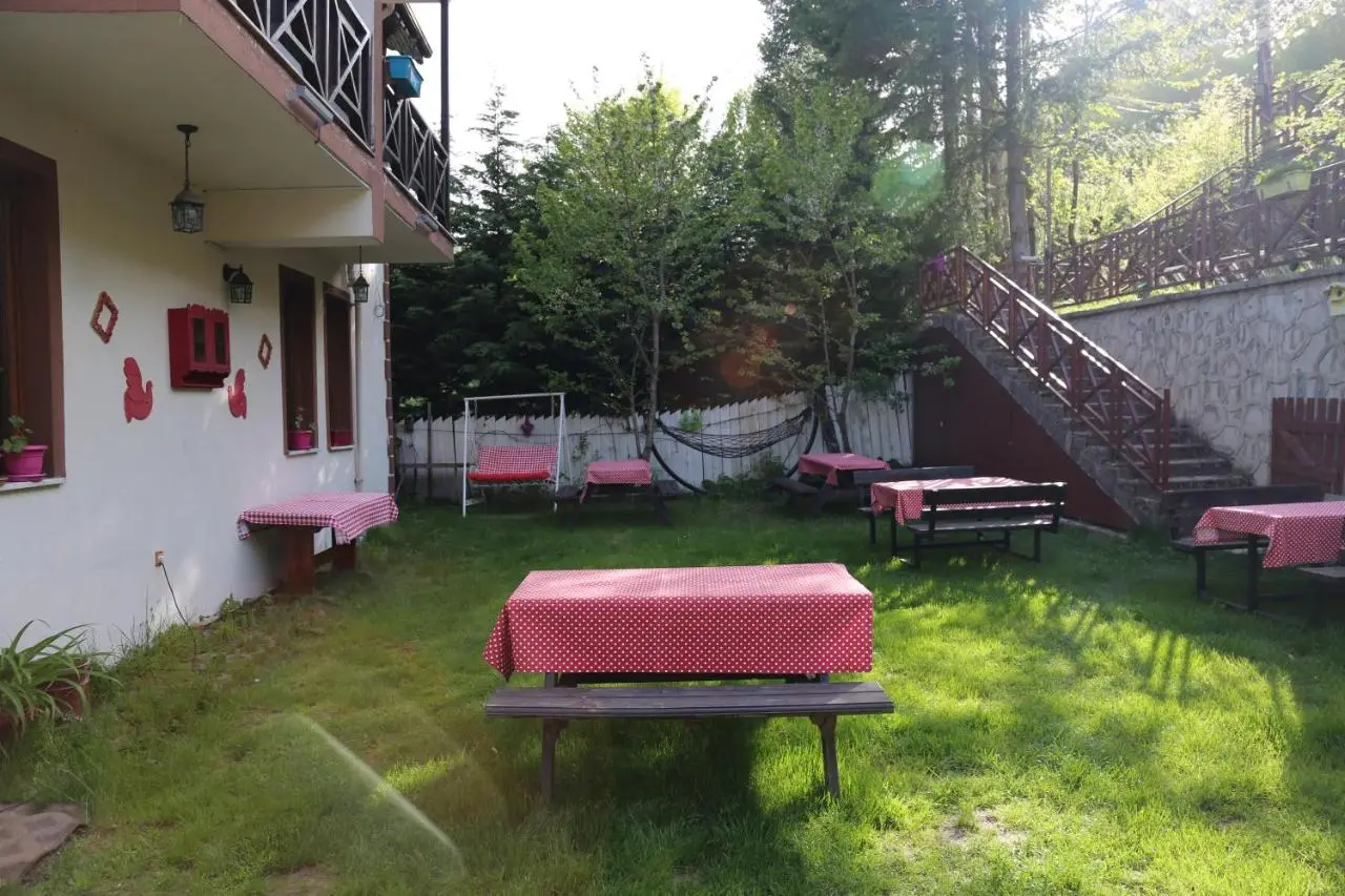 ABANT DORT MEVSİM KONAĞI HOSTEL
