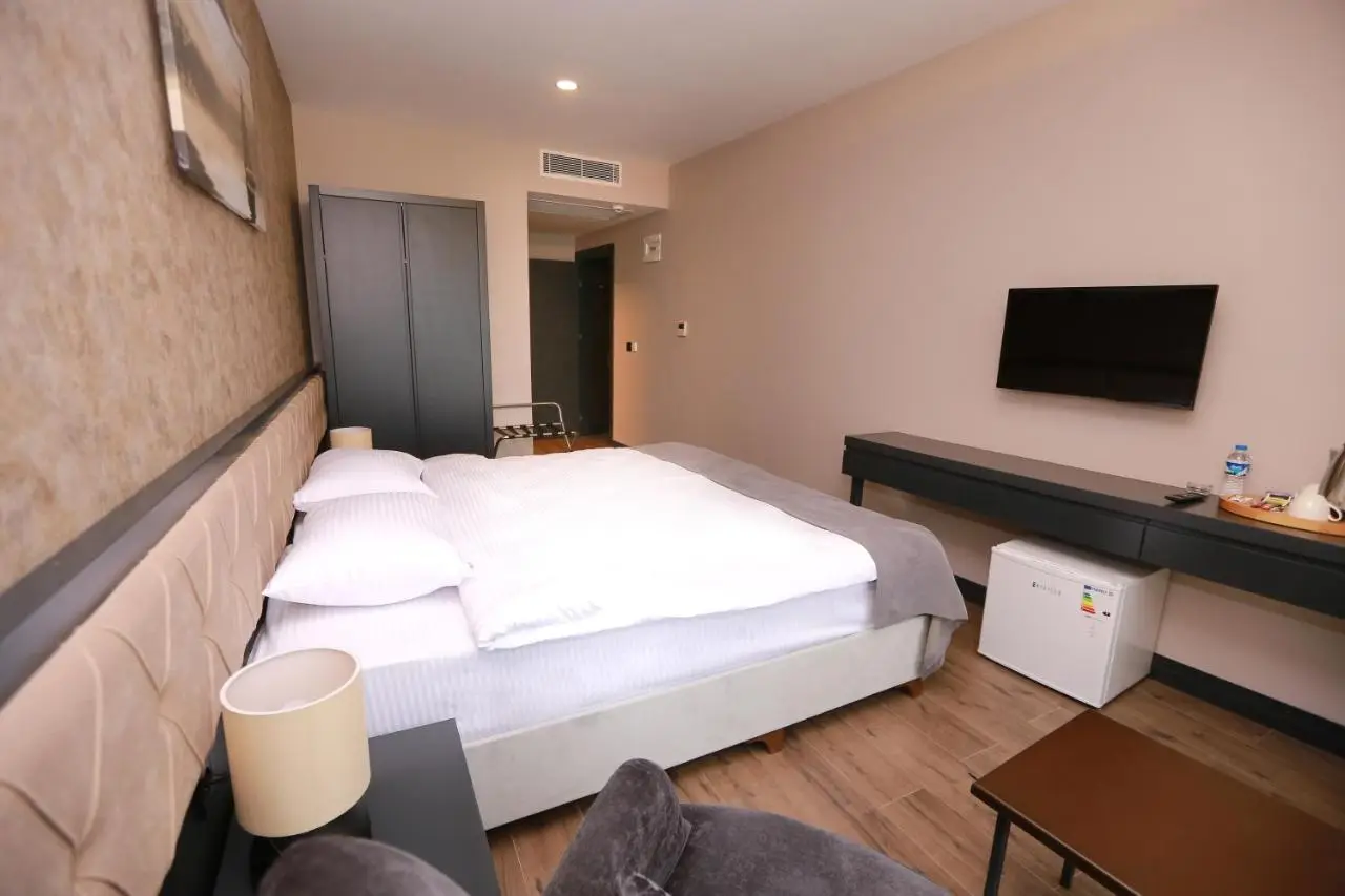 PENTAHOR HOTEL