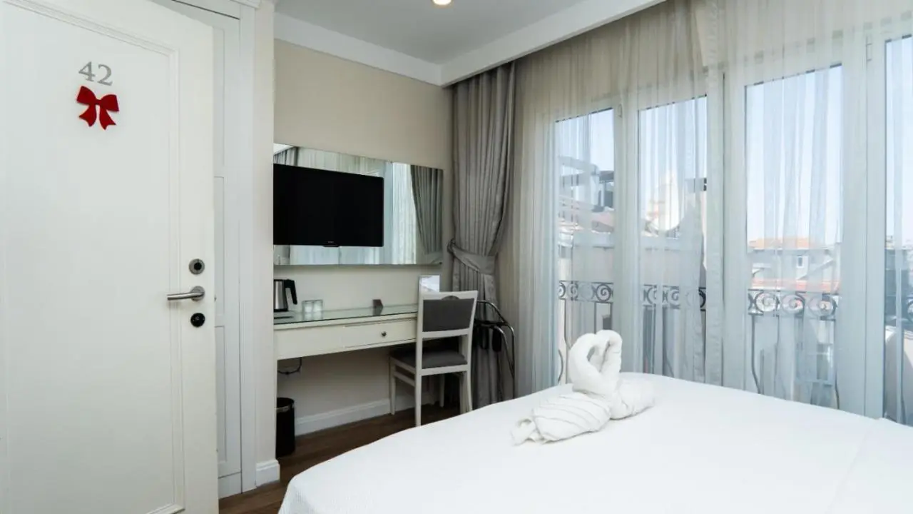 Ten Rooms Istanbul Hotel
