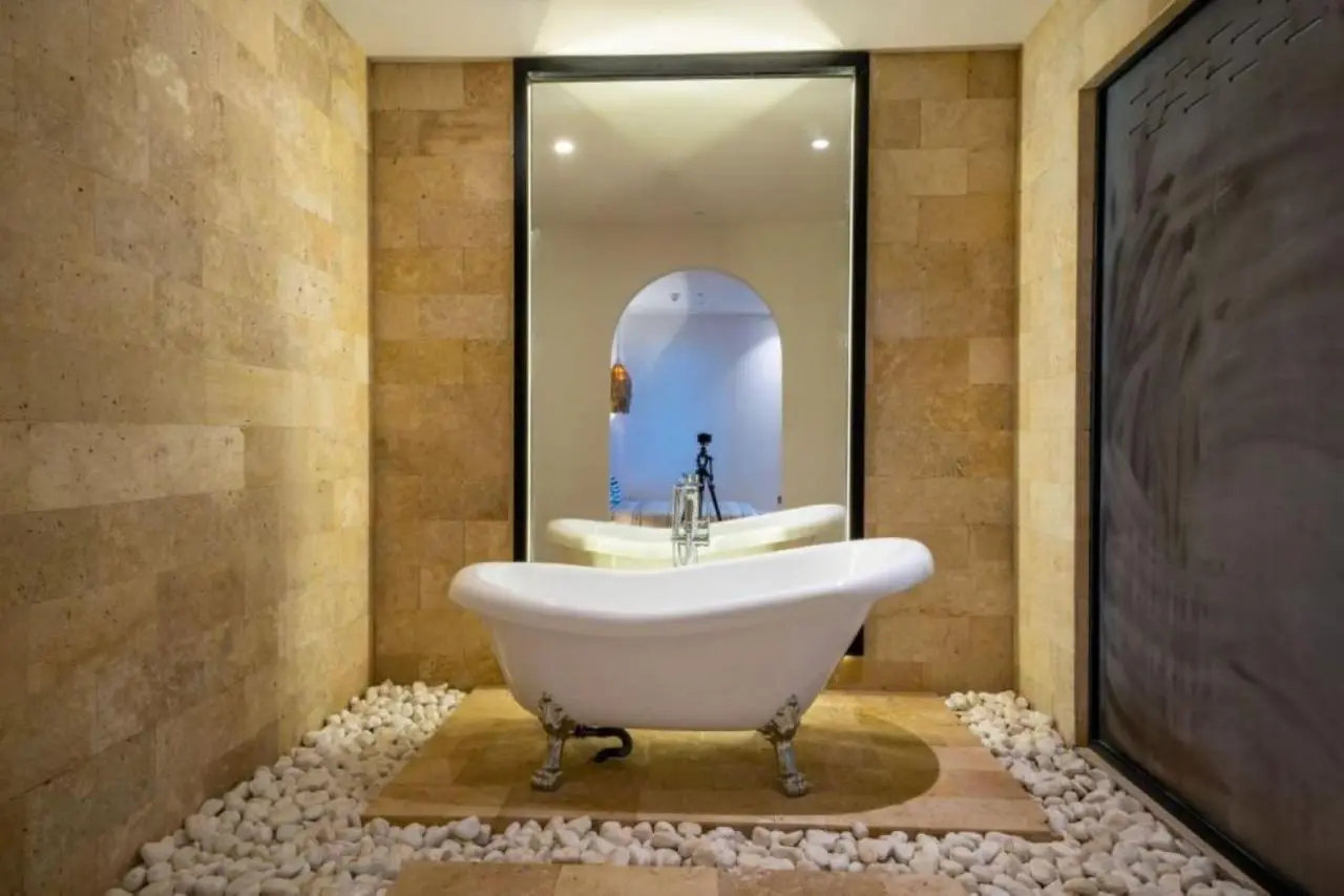 Lures Hotel
