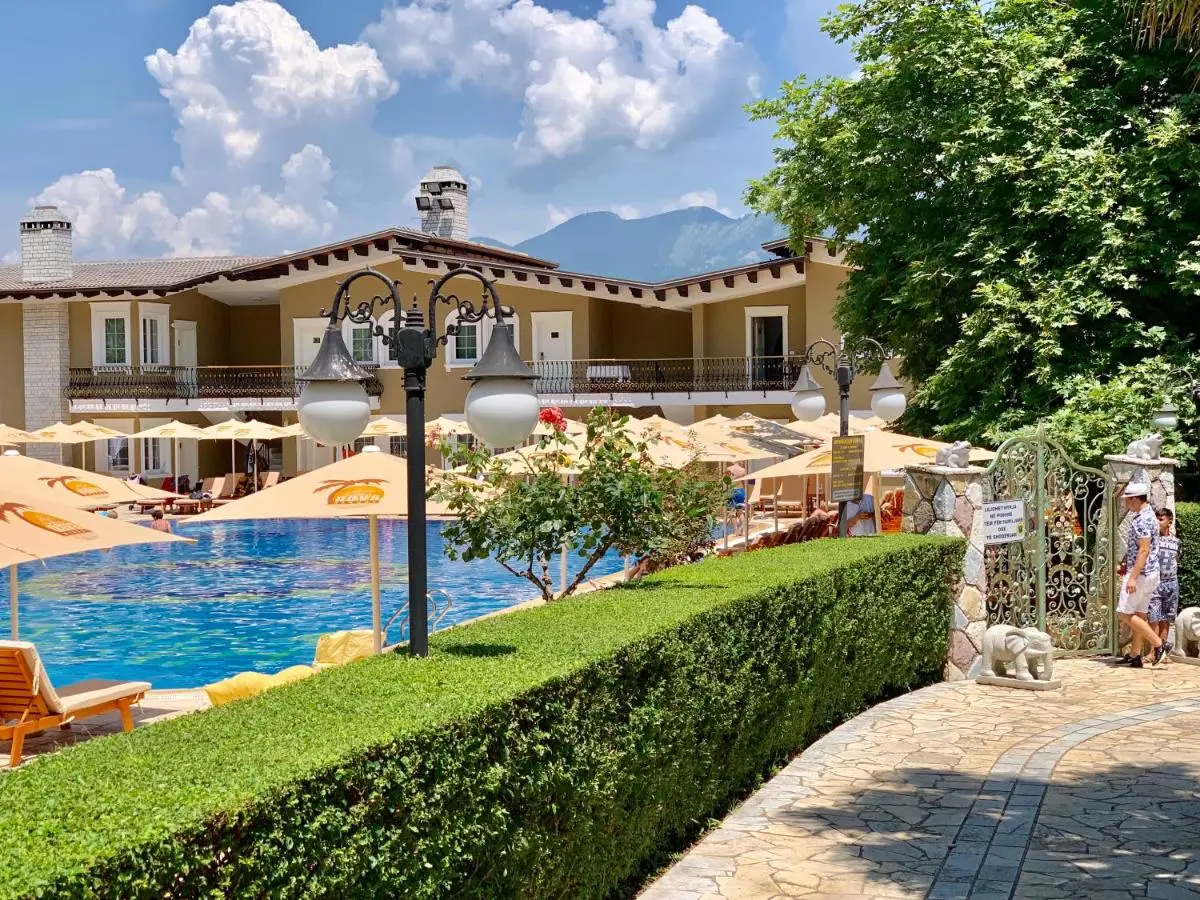PalmaNova Resort