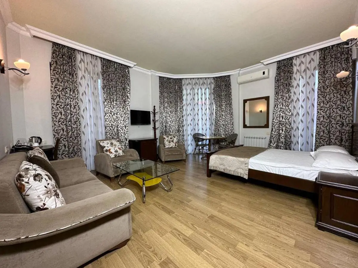 Eiffel Hotel