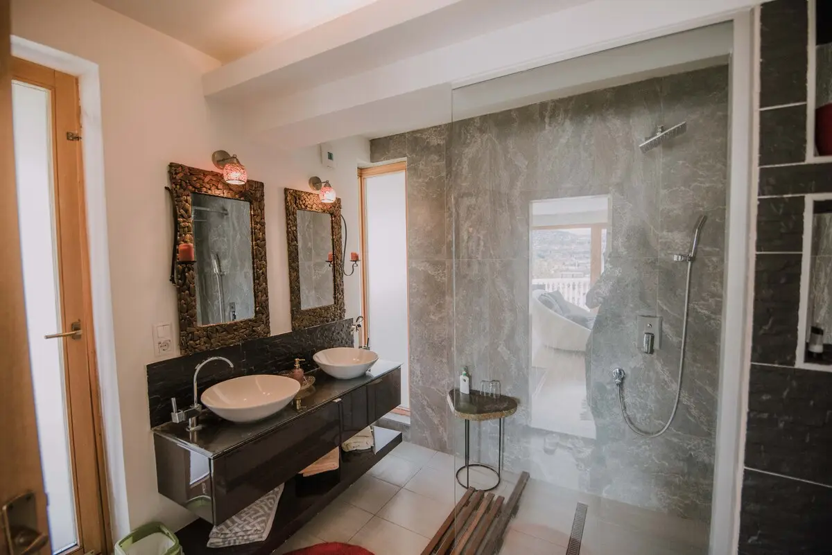 Luxury 2 bedroom apartment with pool