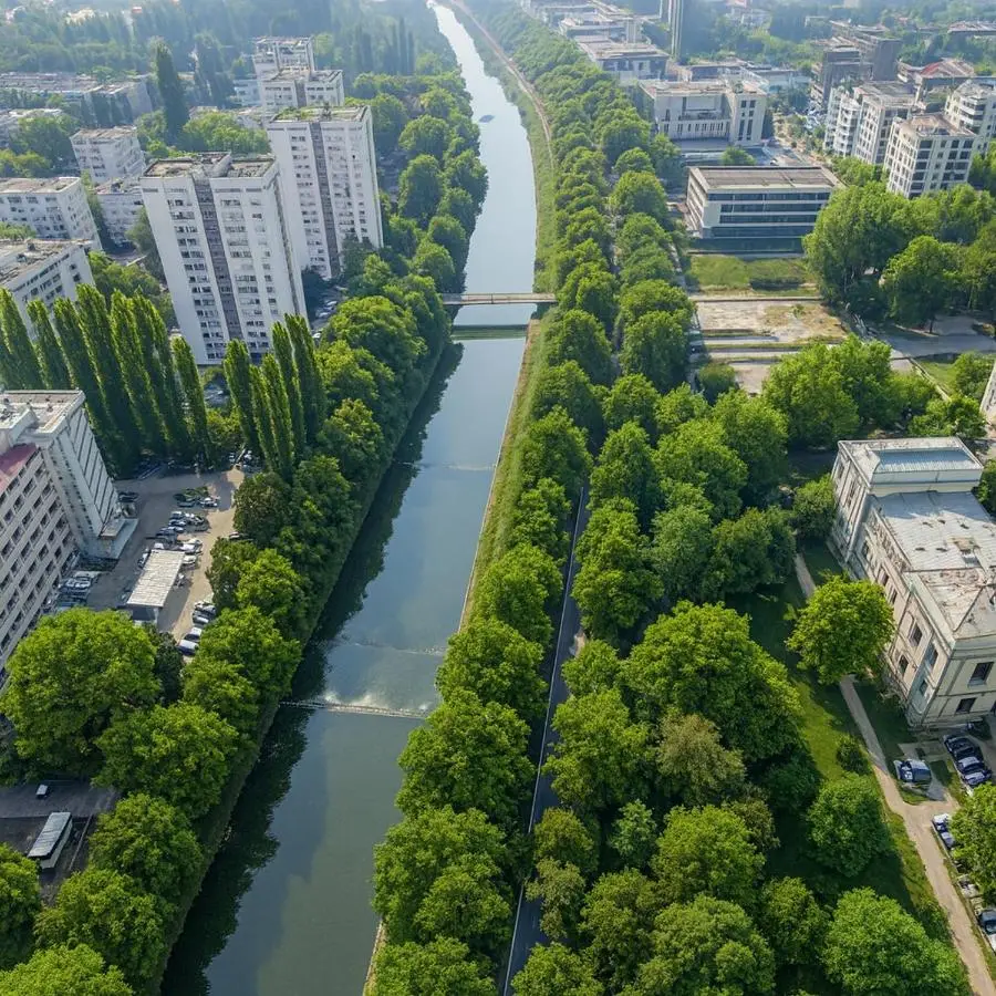Green Riverside Apartment