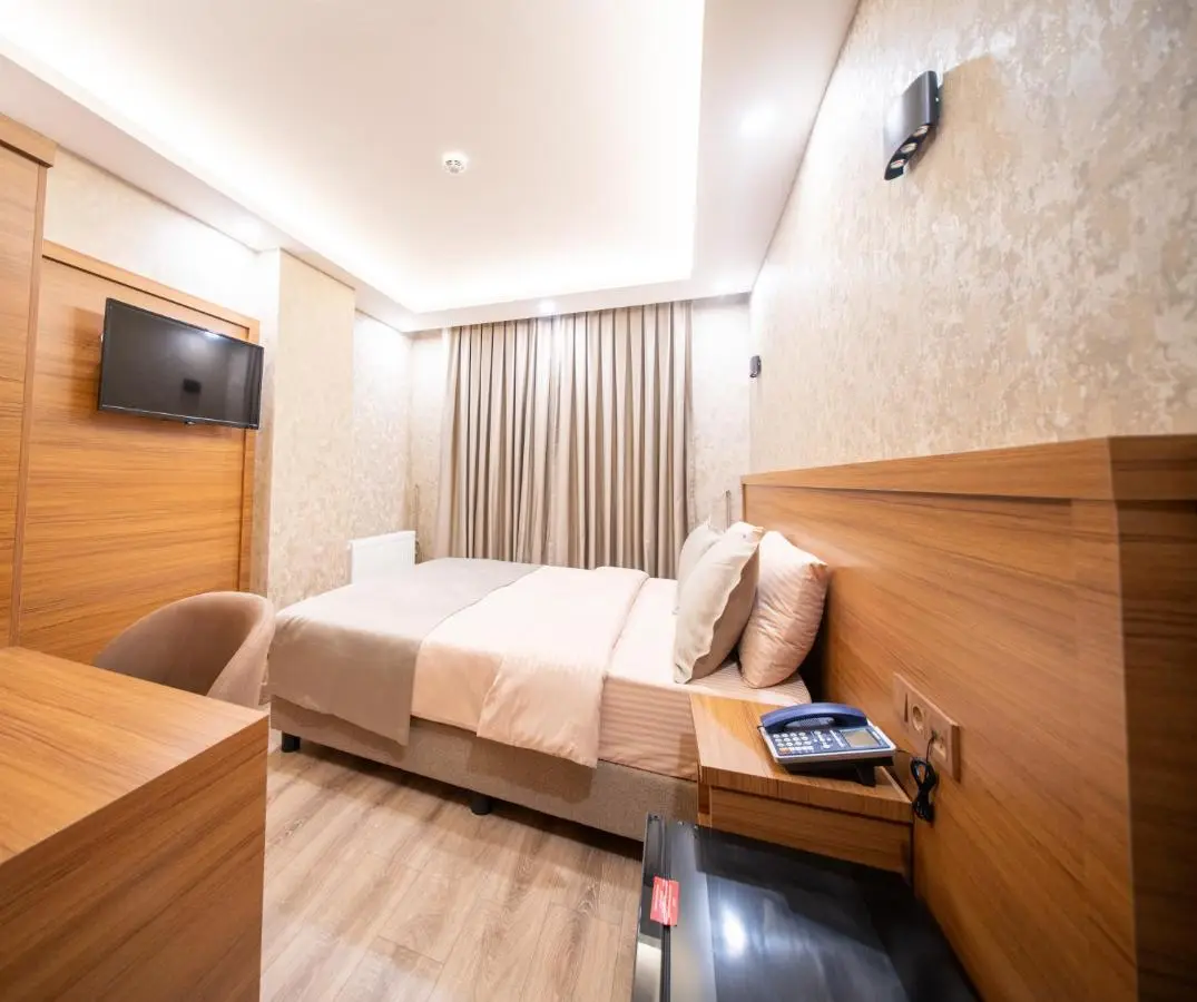 Zirvesta Otel