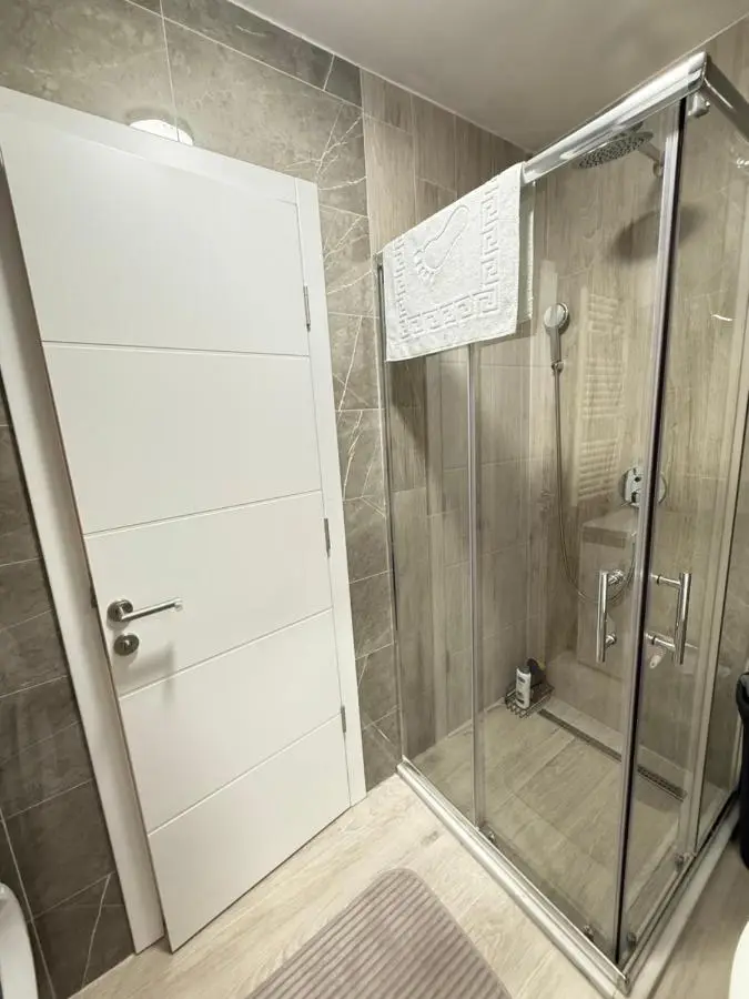 Cozy Flat near Airport & Sarajevo Center, Free Parking