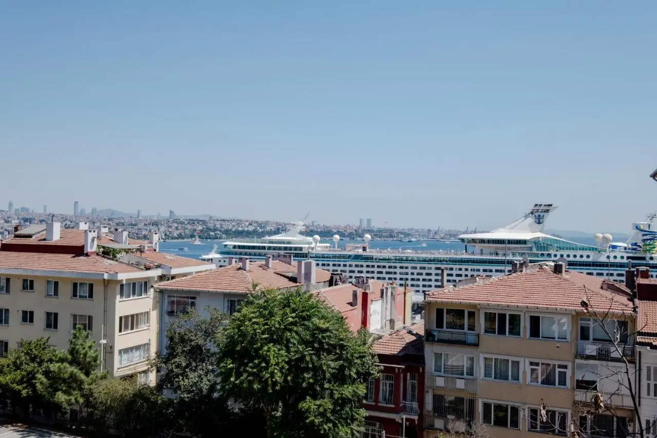 Sea View Two-Bedroom Suite in Managed Residence - Parking and Elevator