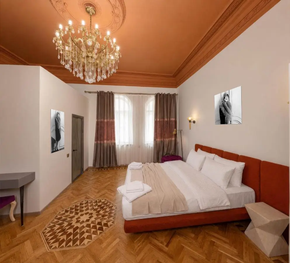 Old Money Boutique Hotel