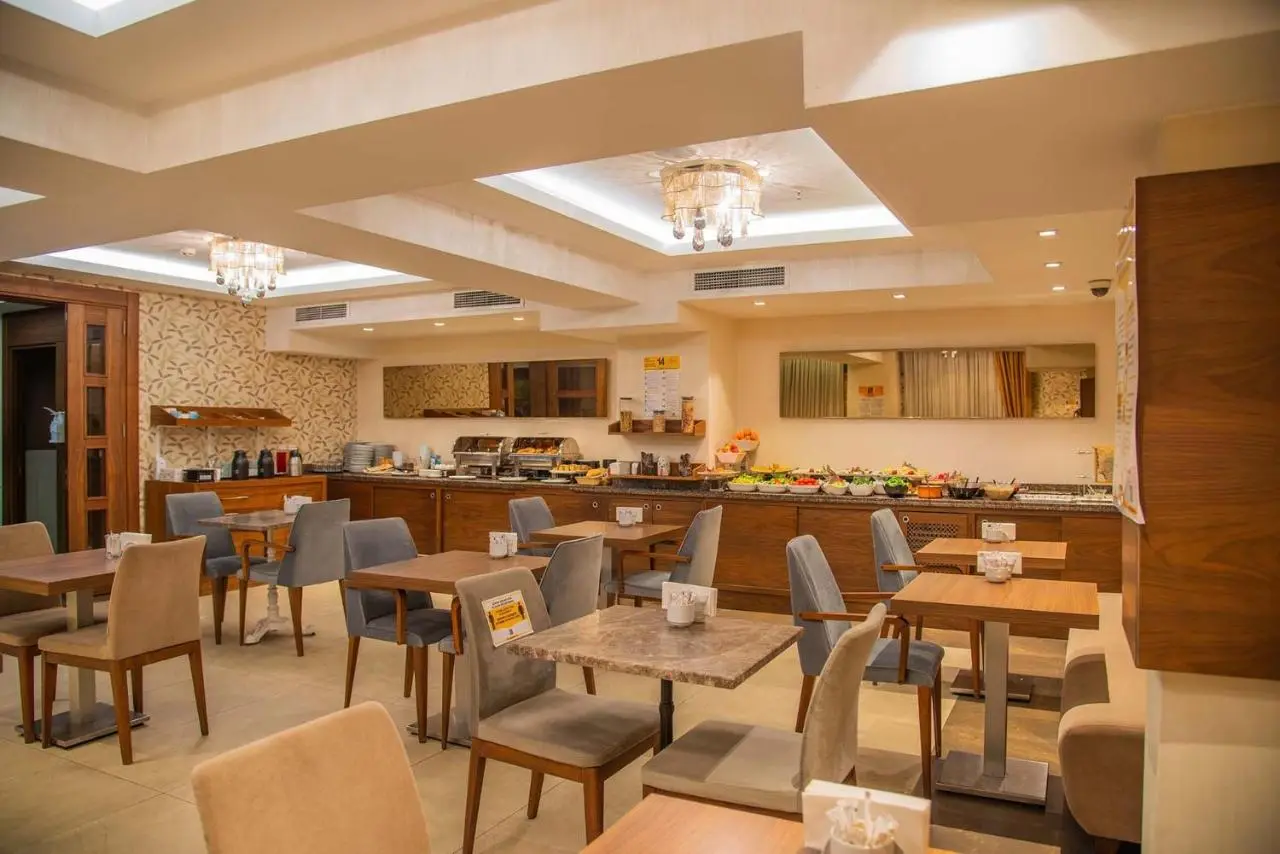 Le Mirage Hotel