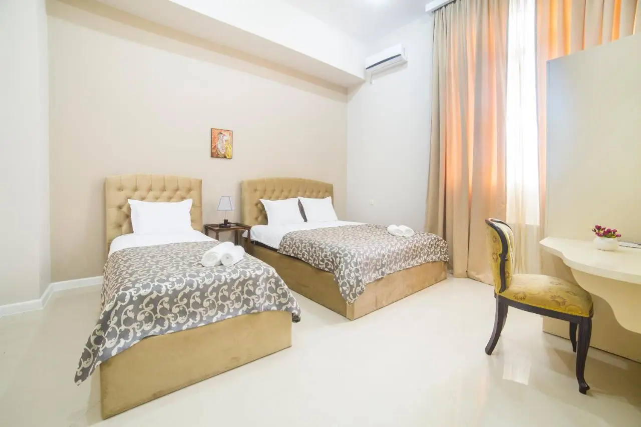 River S hotel