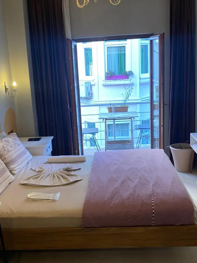 Omar Suite 360