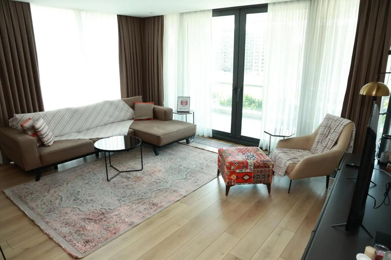 Deluxe 2BR Apartment Balcony 420
