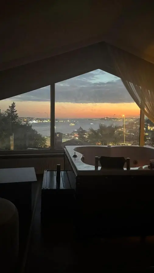 Reflection of the Bosphorus