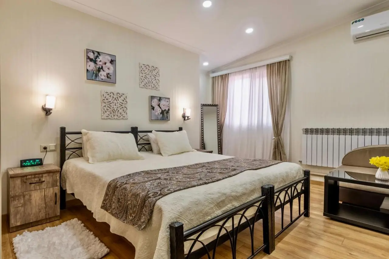 Q&B Boutique House