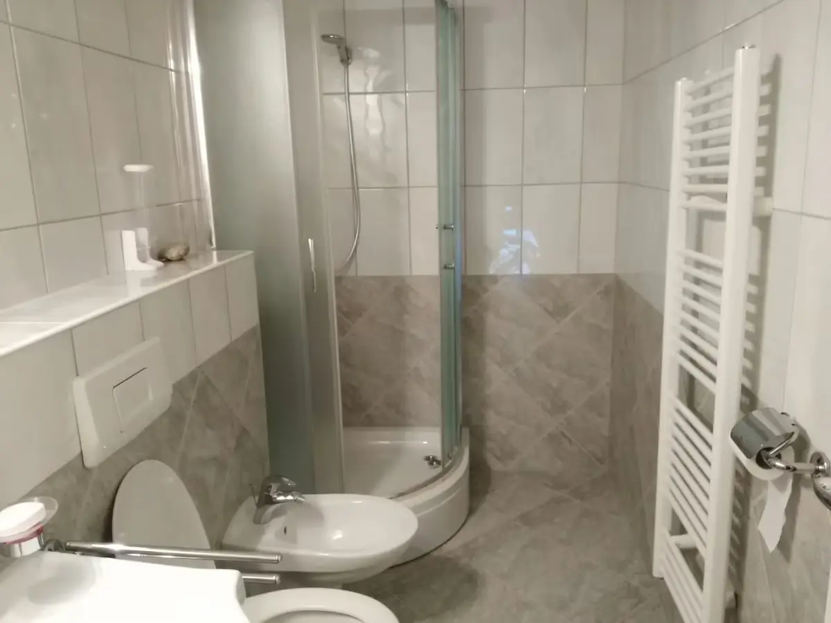 Go2Bihac Villa, 8 bedrooms, 7 bath, 10 aircon.