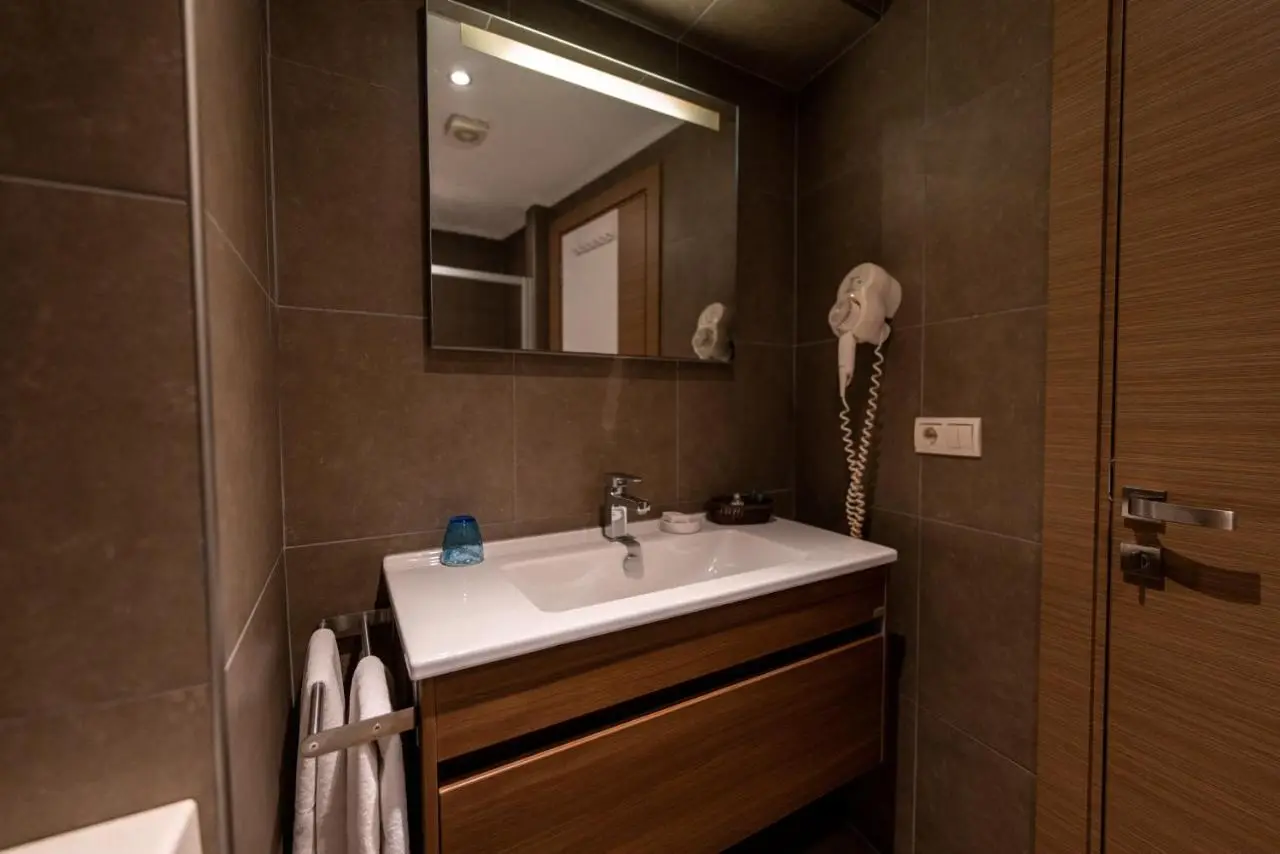 Elanaz Hotel