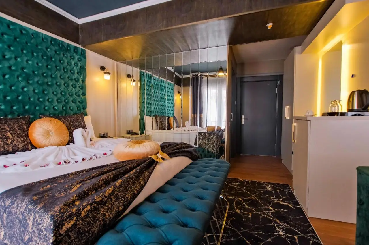 MOONDAY HOTEL