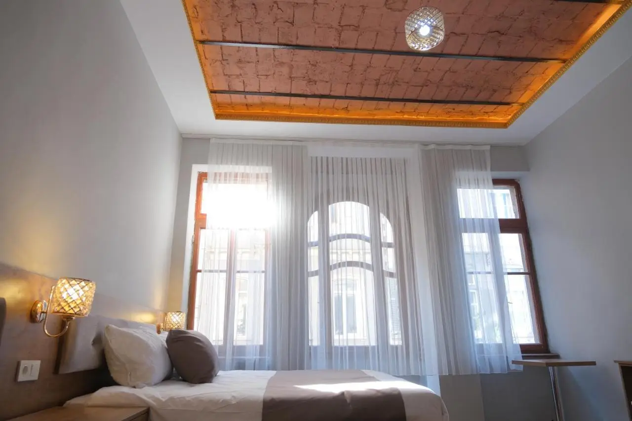 Adamantides Hotel