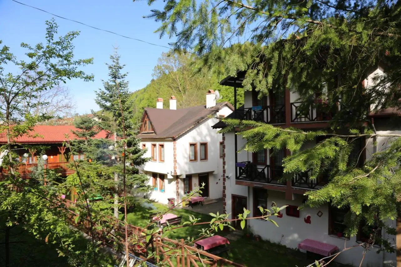 ABANT DORT MEVSİM KONAĞI HOSTEL