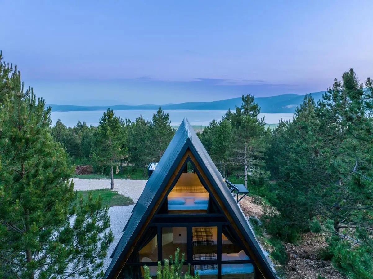 Continental Adventure Resort - Mountain Escape & Glamping