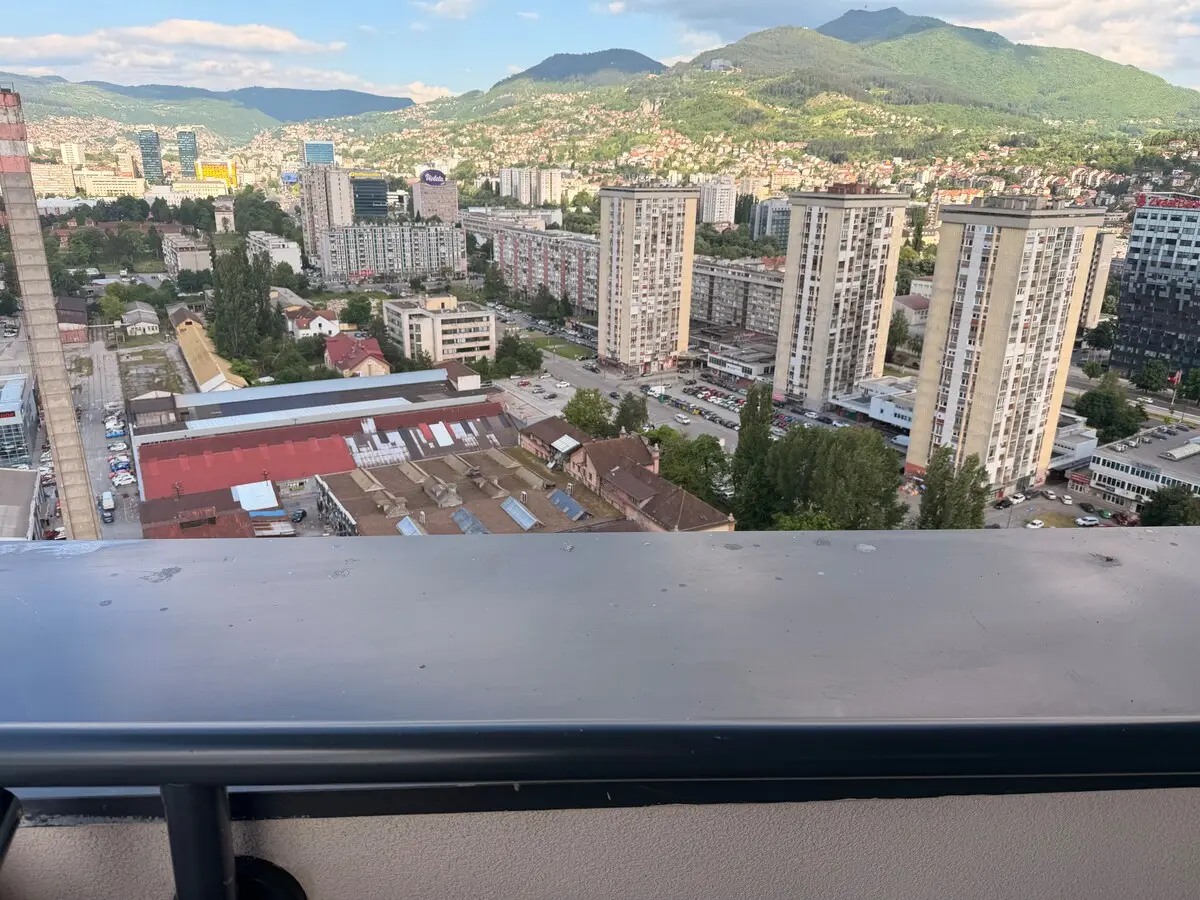 Spacious Apartment with Stunning Views & Many Beds