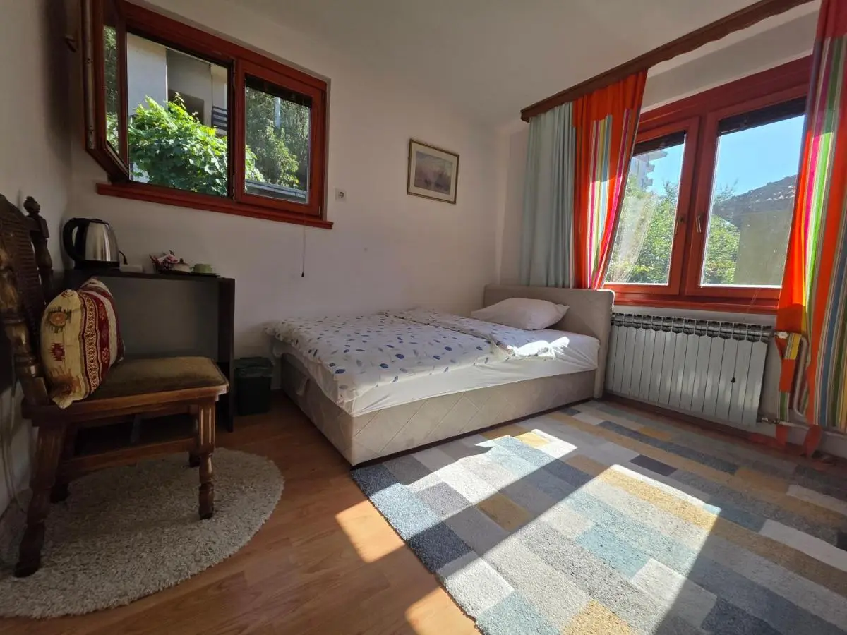 Cozy room with a bathroom