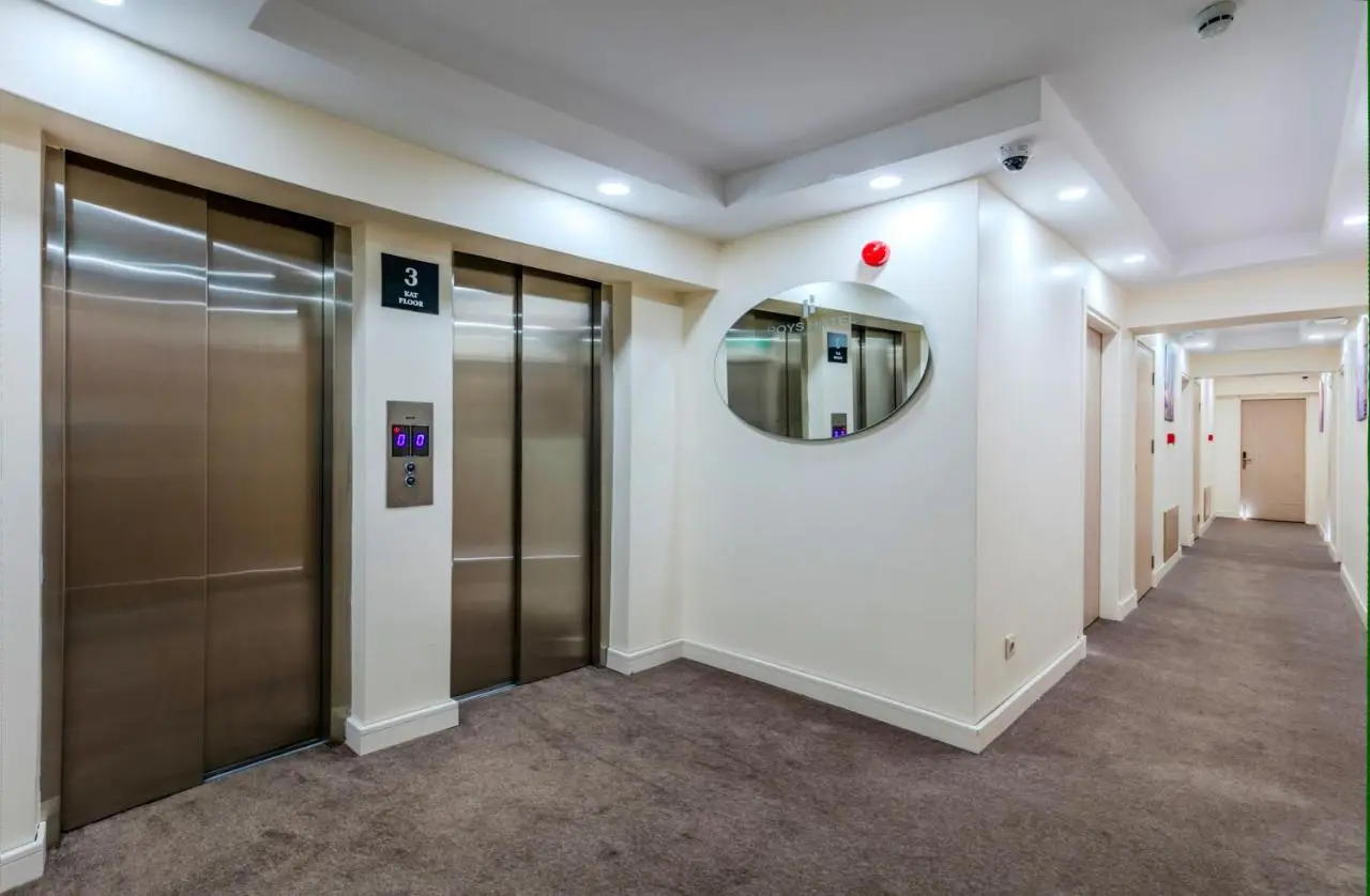 Roys Hotel & Suites