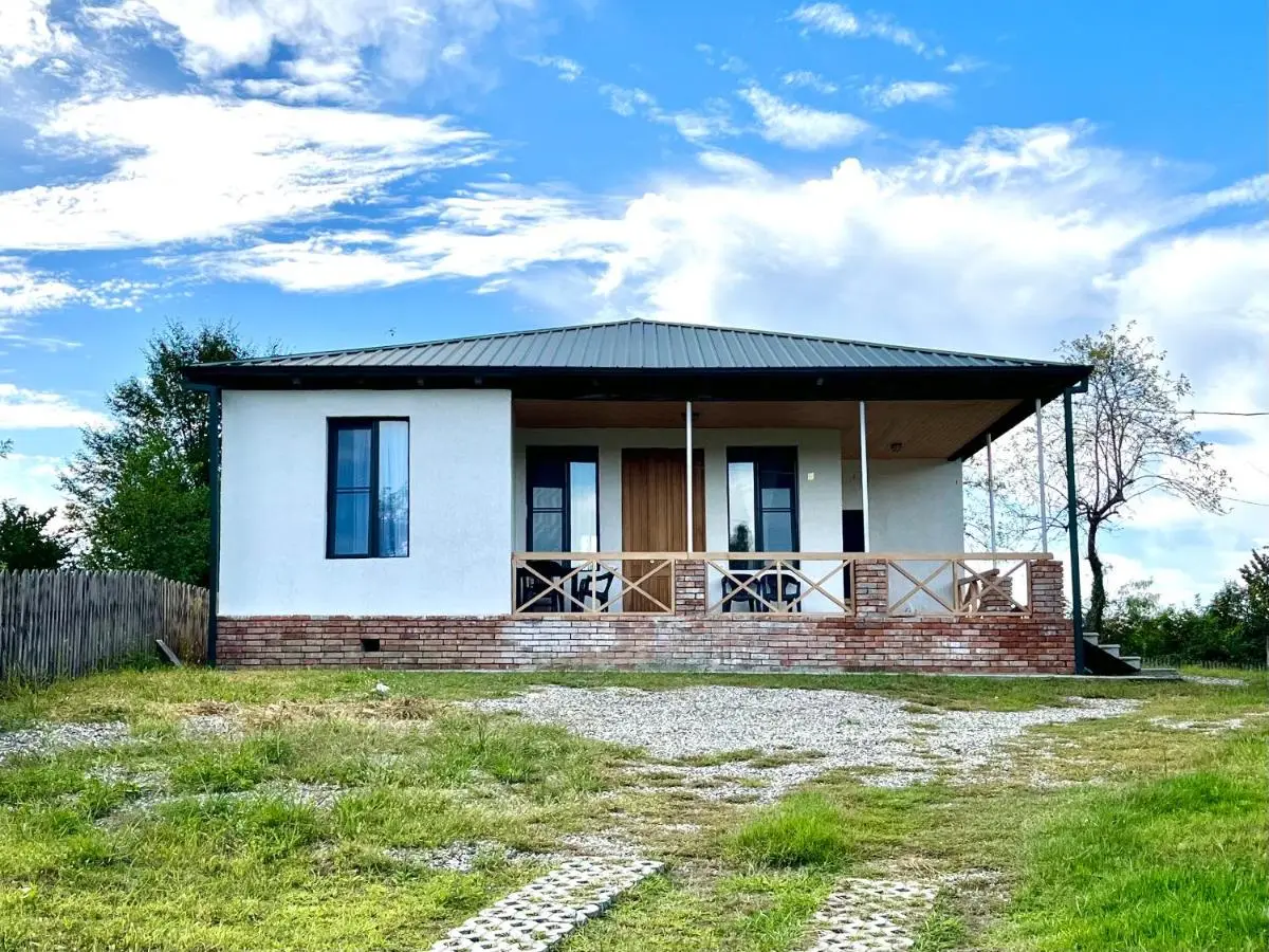 Renovated 3-bedroom House in Nature - Iskia Estate