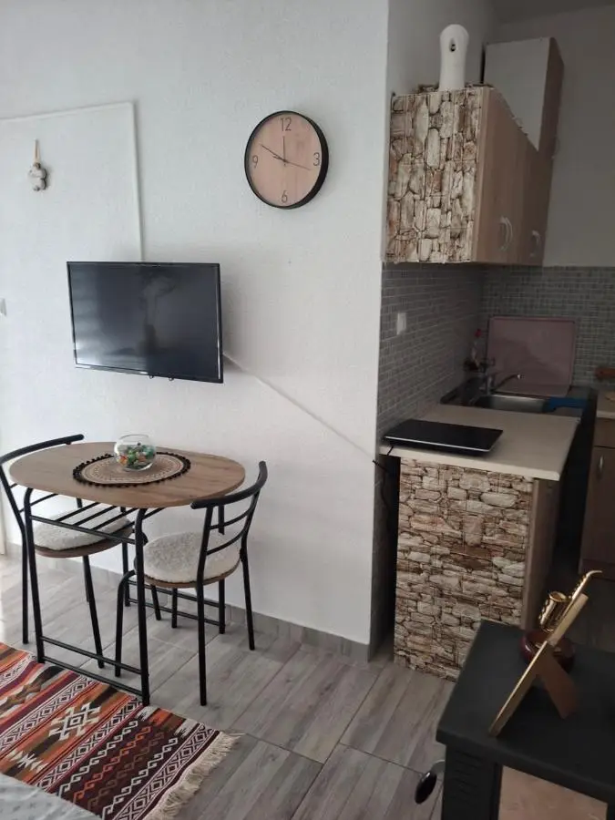 Ćeif HOUSE