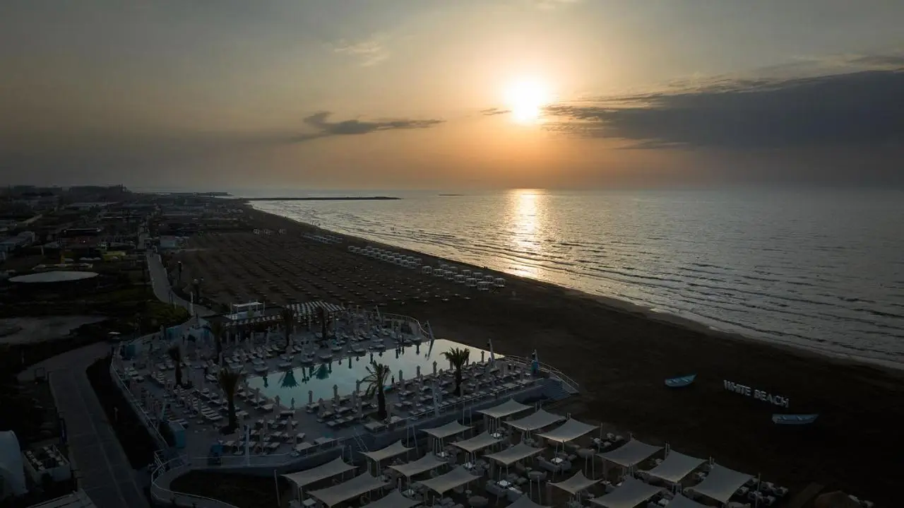Seabreeze Baku Lighthouse seaview apartment studio