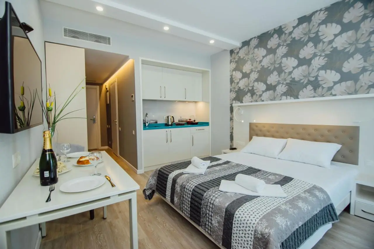 Your Sunshine Apartments in Alliance Palace