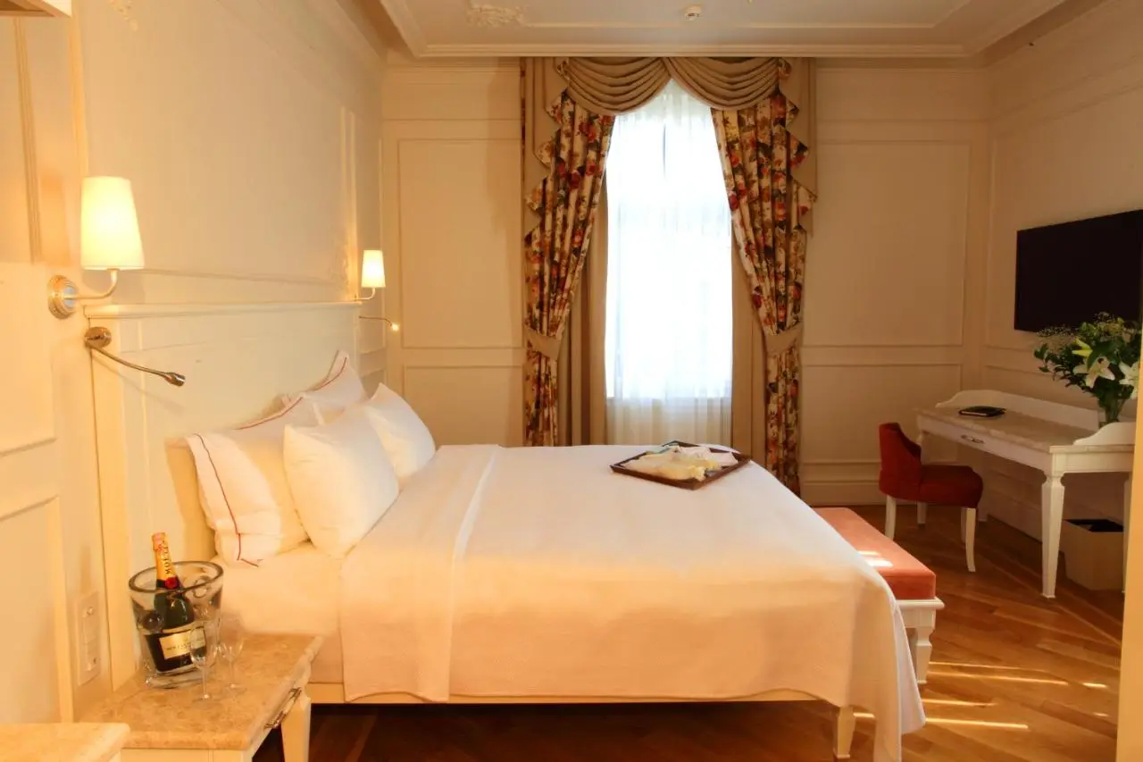 Corinne Art & Boutique Hotel