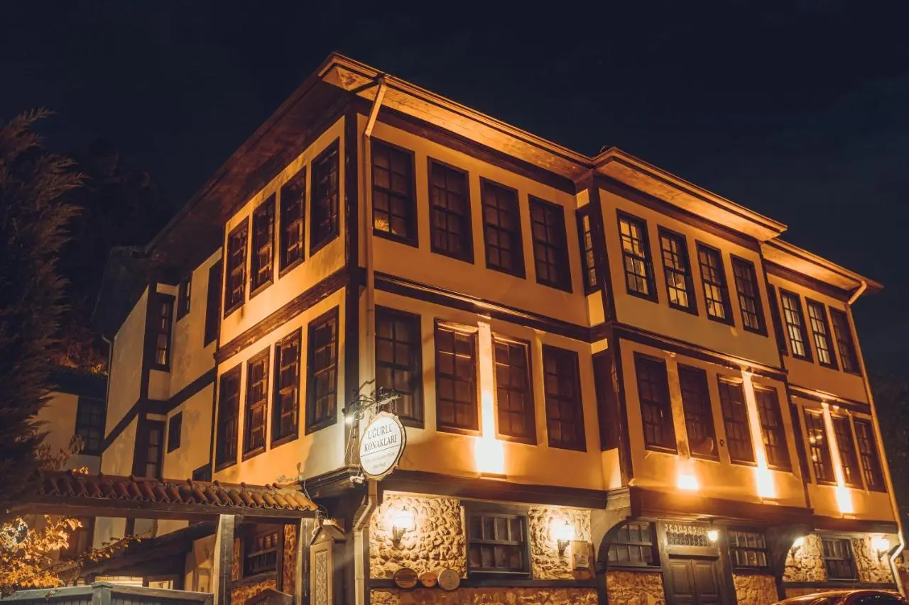 Uğurlu Konakları