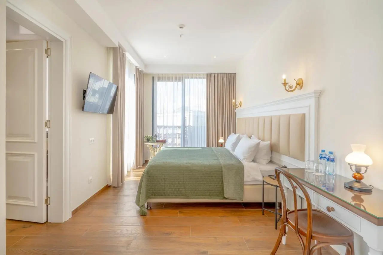 Iris Hotel
