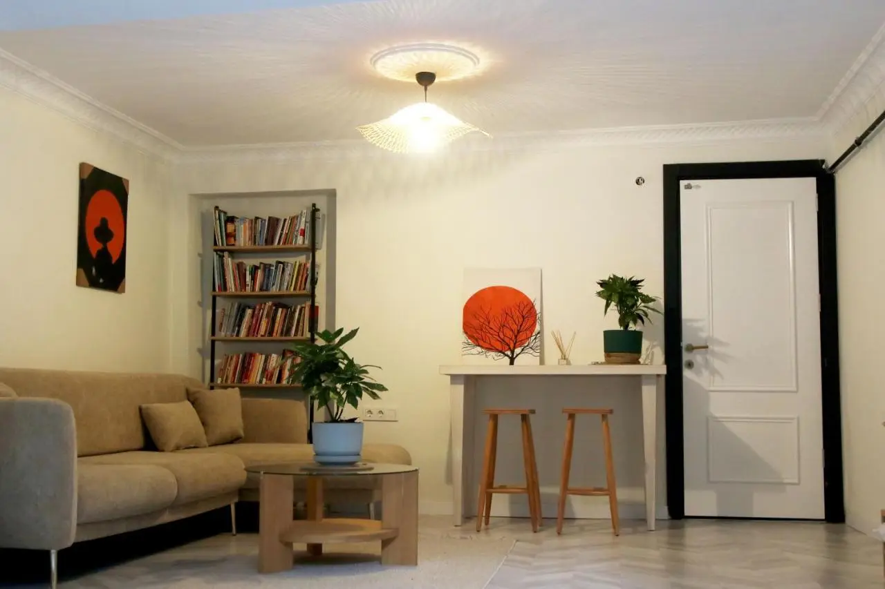 baesment 2BR apt with 2toilet and 2bath 8min to metro #1