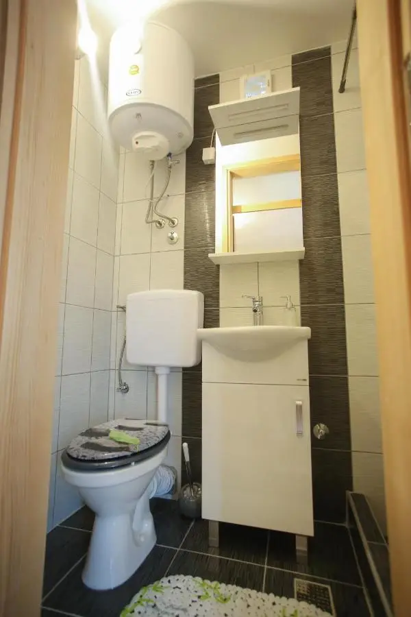 Hostel Adi