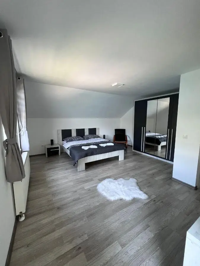 Oaza mira - Apartment with Lake View & Private Pool