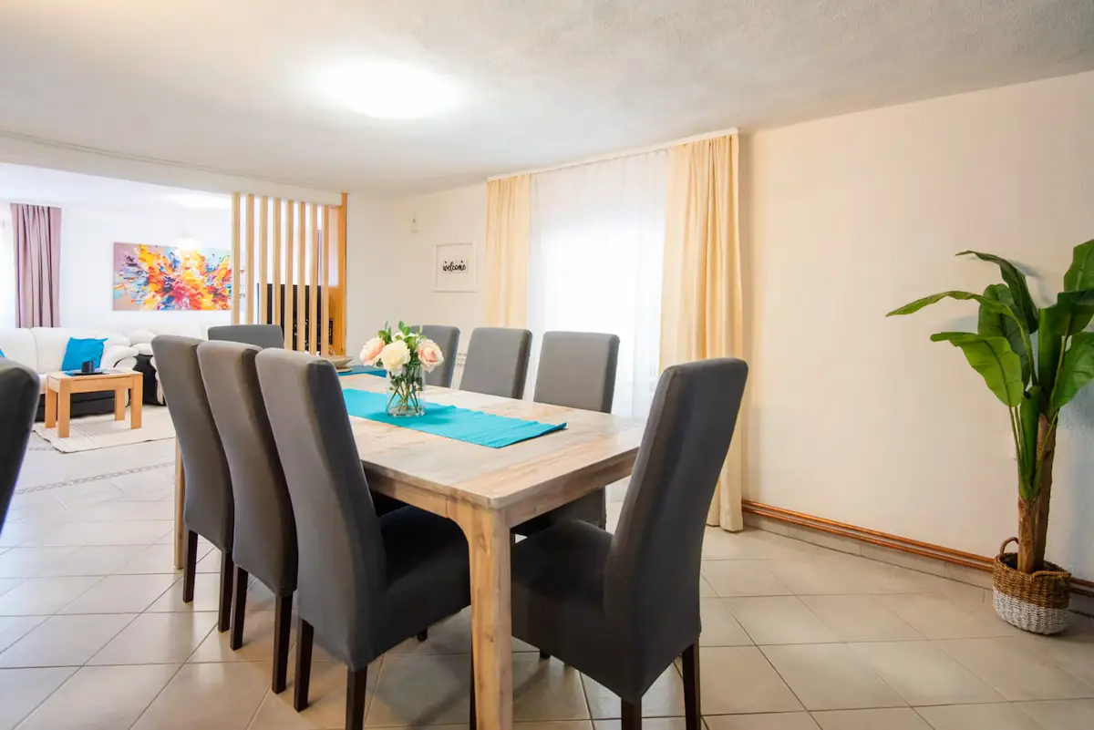 6BDR Holiday Nest - Green Aris
