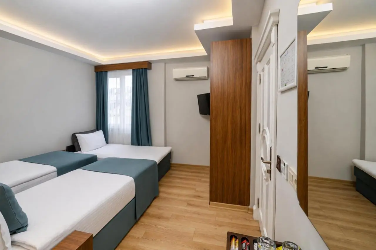 Weingart Black Tulip Hotel