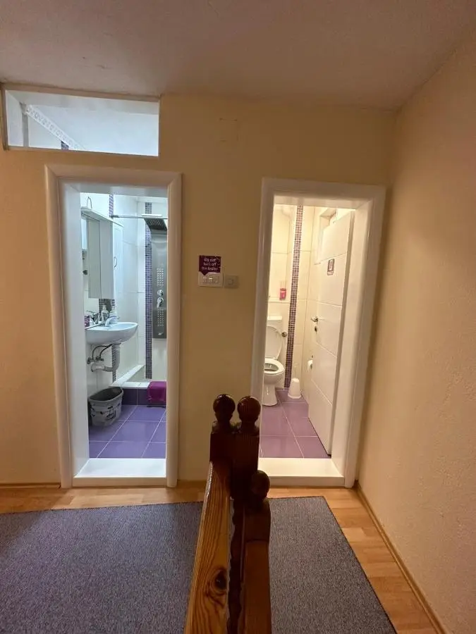 Hostel Mirror