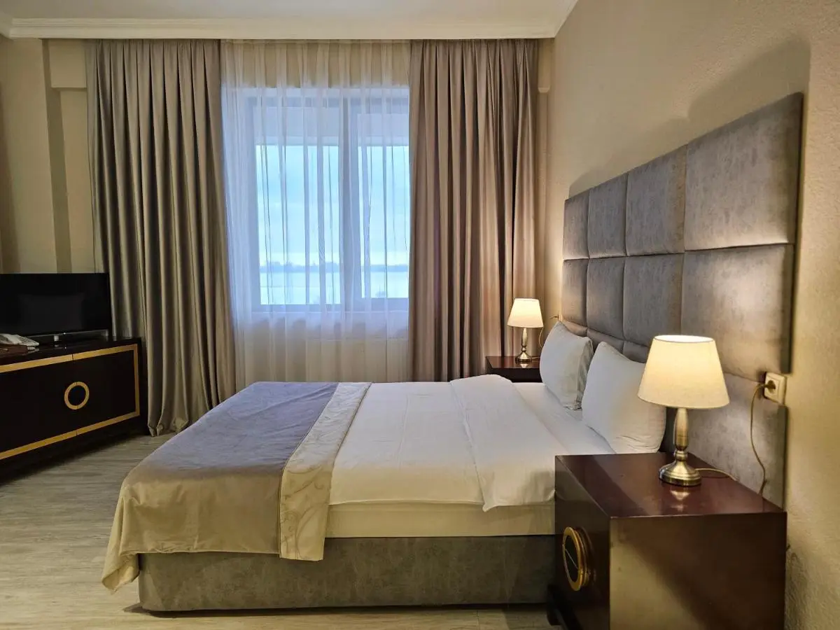 Crown Suites Hotel