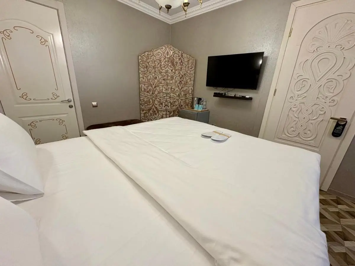 34 Silver Rooms