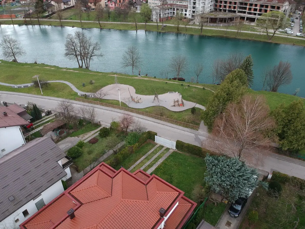 Cheerful and luxurious villa near the Una River
