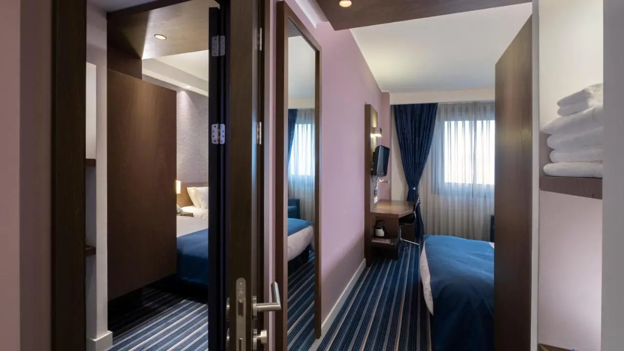 FEZ INN Hotel