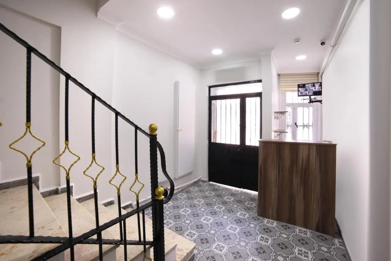 SEVEN ROSES APART HOTEL