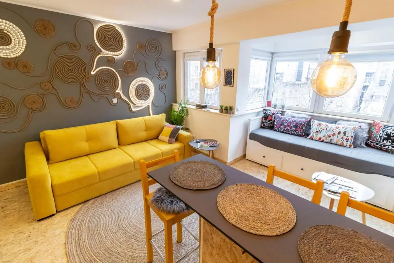 FestivalStreet Apartment