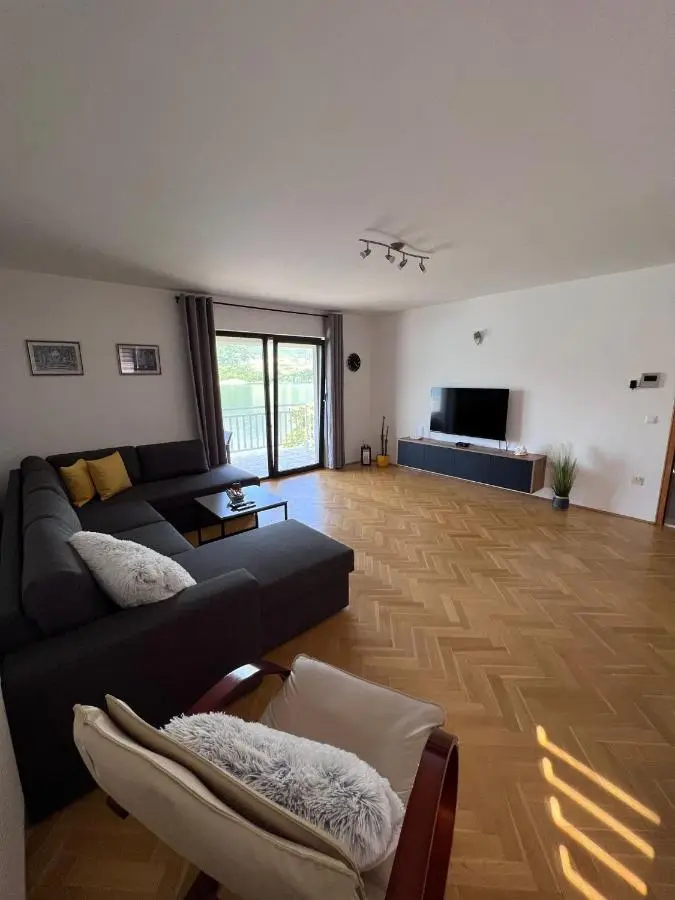 Oaza mira - Apartment with Lake View & Private Pool
