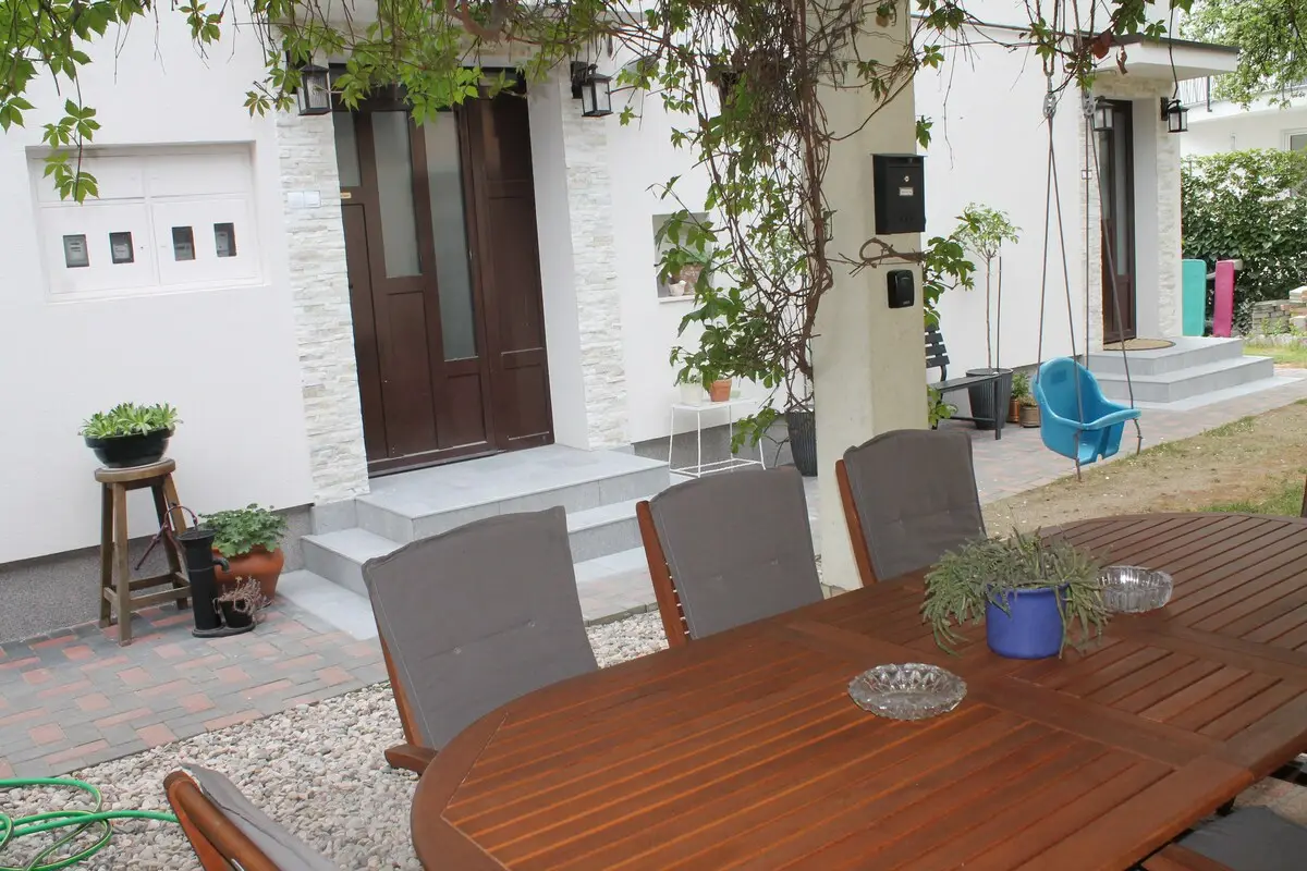 Olympic Bronze Apt/ Free Parking/ Garden/ Grill