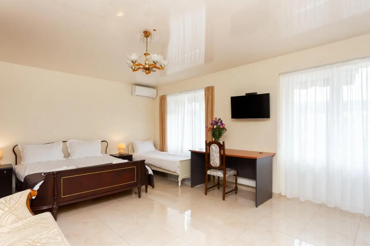 Prime location Apartment with Three Bedroom
